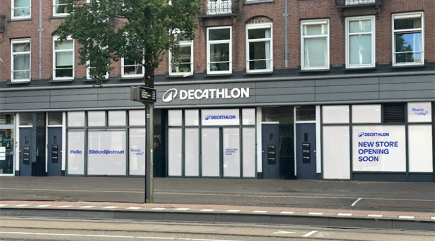 Decathlon opent nieuwe winkel aan de Bilderdijkstraat in Amsterdam.